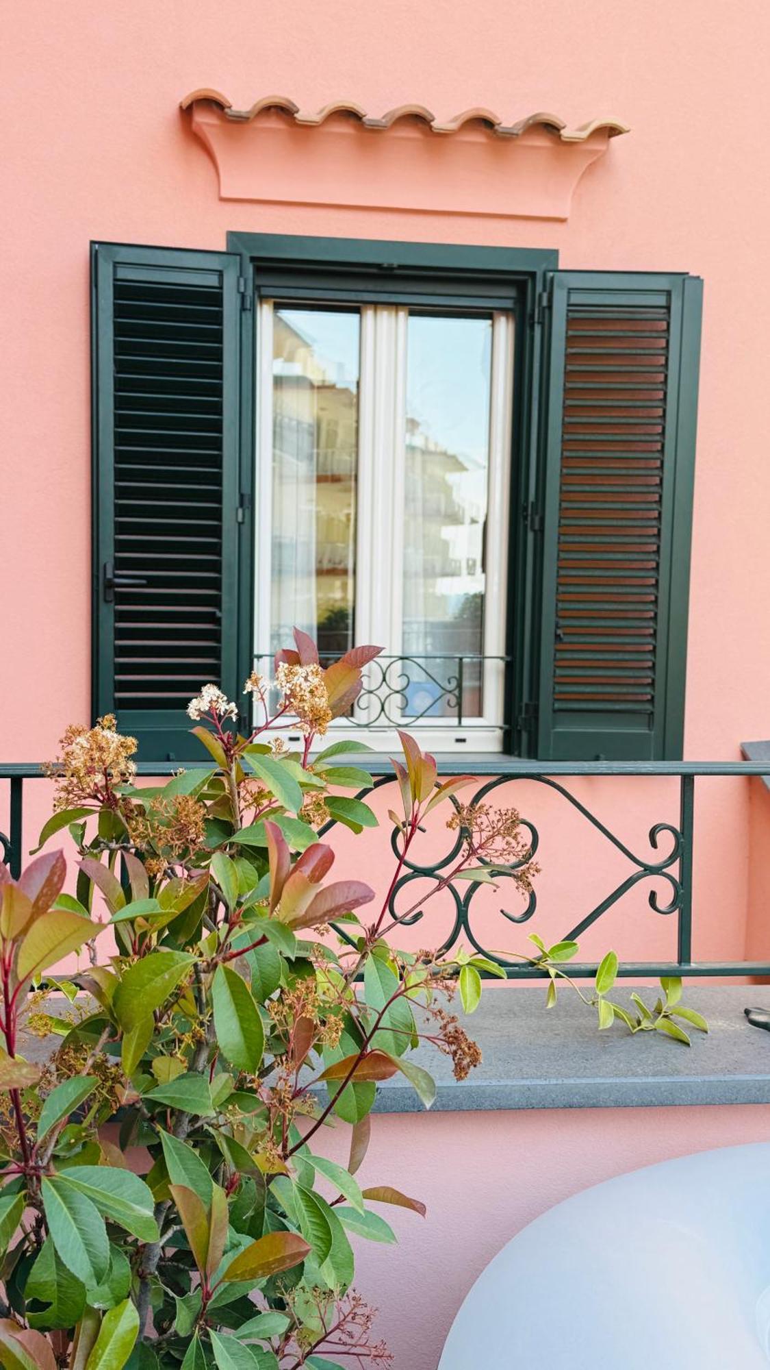 La Maison Rose Майори Екстериор снимка